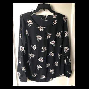 Ann Taylor Factory size XS navy flower print blouse